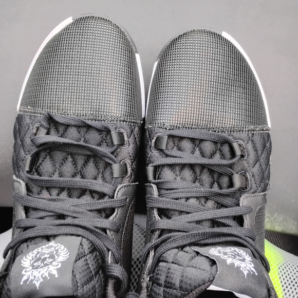 Men's Lebron's black 11.5 - Picture 7 of 9